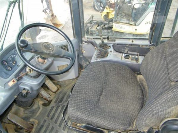 Komatsu WA250 Wheel Loader - Image 12