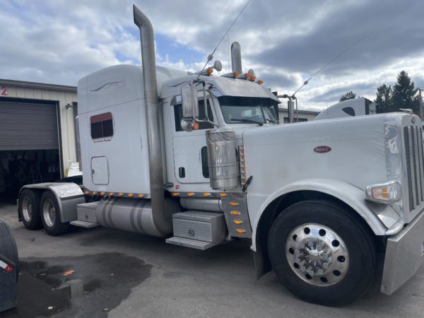 2017 Peterbilt 389 Pride & Class