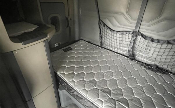 2016 Freightliner Cascadia 125 - Image 10