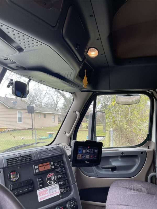 2016 Freightliner Cascadia 125 - Image 16