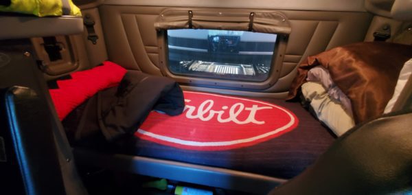 2018 Peterbilt 389 with 2018 Cottrell CX-11HCS 10 Car Carrier - Image 7