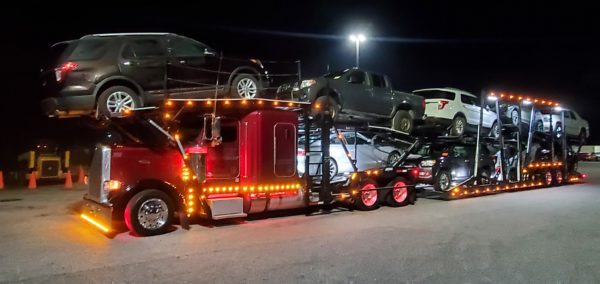 2018 Peterbilt 389 with 2018 Cottrell CX-11HCS 10 Car Carrier - Image 2