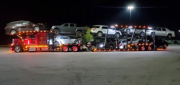 2018 Peterbilt 389 with 2018 Cottrell CX-11HCS 10 Car Carrier - Image 4