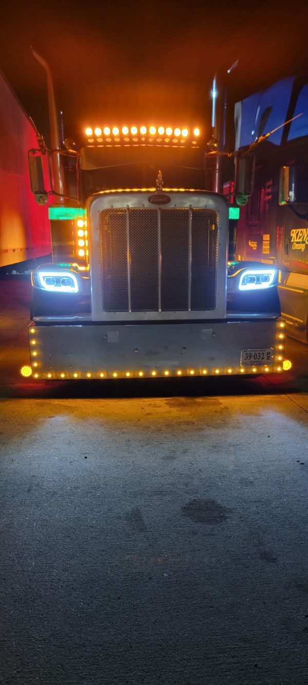 2011 Peterbilt 389 - Image 8