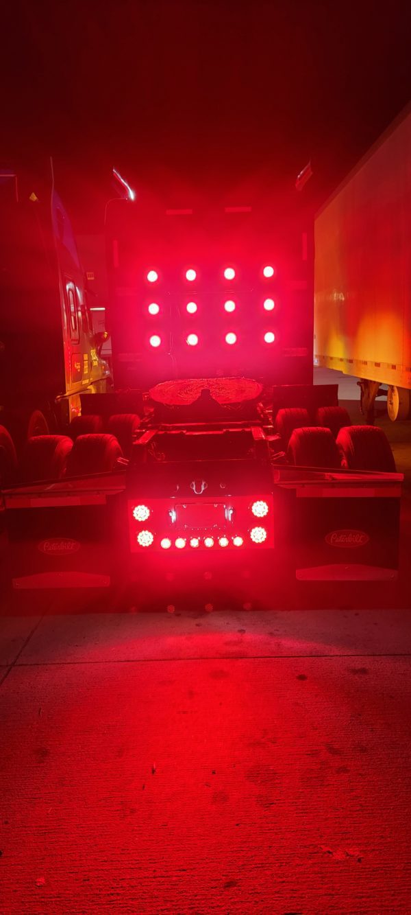 2011 Peterbilt 389 - Image 9