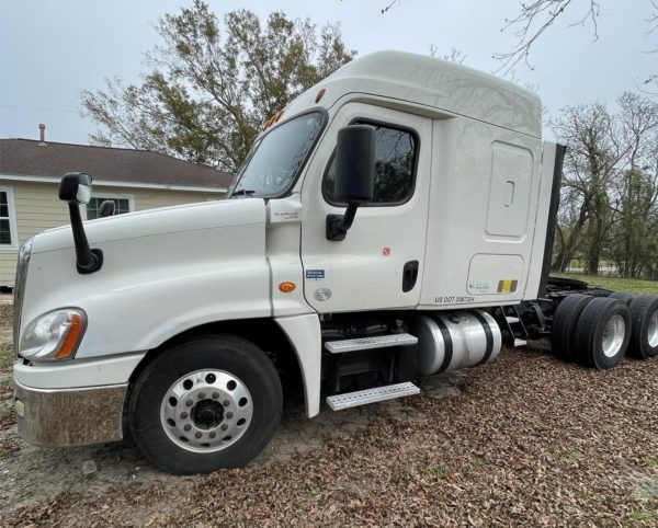 2016 Freightliner Cascadia 125 - Image 4