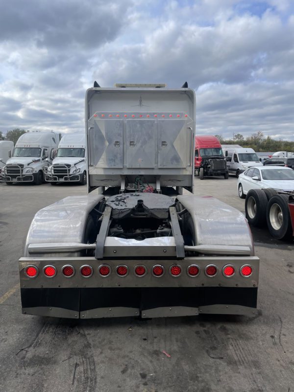 2017 Peterbilt 389 Pride & Class - Image 2