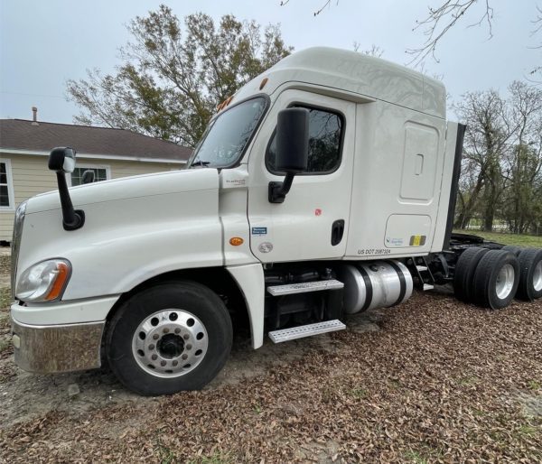 2016 Freightliner Cascadia 125 - Image 6