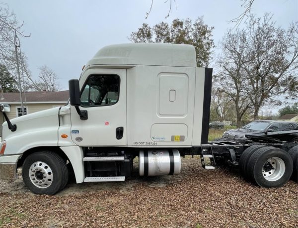 2016 Freightliner Cascadia 125 - Image 7