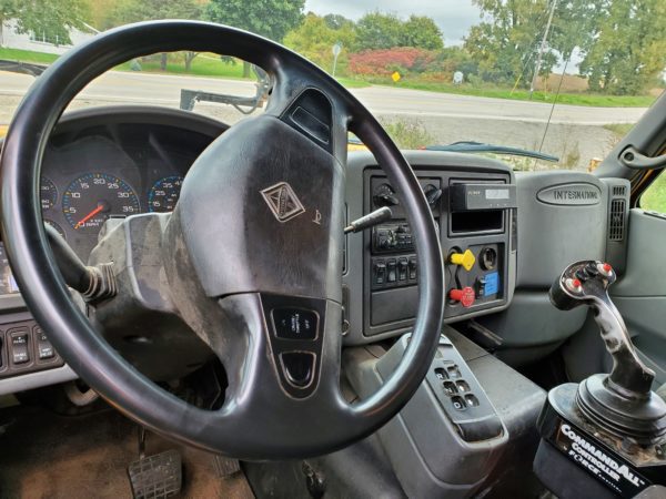 2005 International Navistar 7600 Dump Truck - Image 4