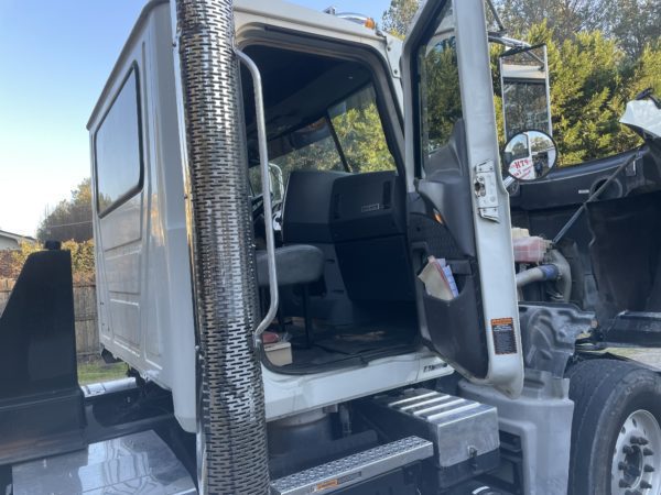 2012 Mack Granite GU713 Dump Truck - Image 4