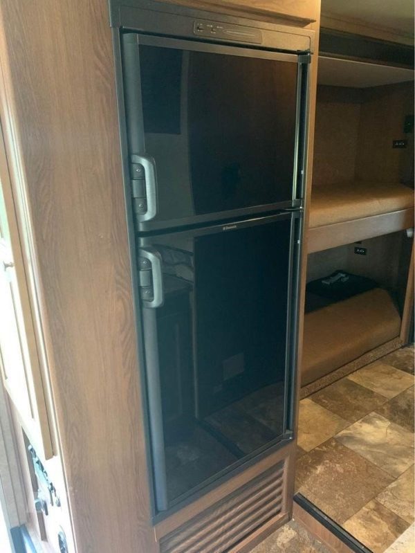 2016 COACHMEN LEPRECHAUN 320BH - Image 8
