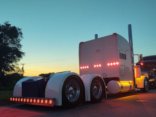 2021 Peterbilt 389 - Image 3