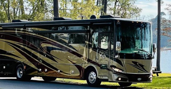 2018 Tiffin Phaeton 40AH 
