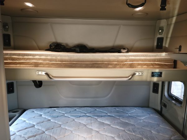 2018 PETERBILT 579 - Image 8