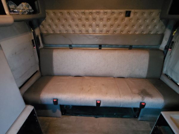 2011 Kenworth T660 - Image 11