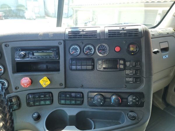 2016 FREIGHTLINER CASCADIA 125 - Image 16