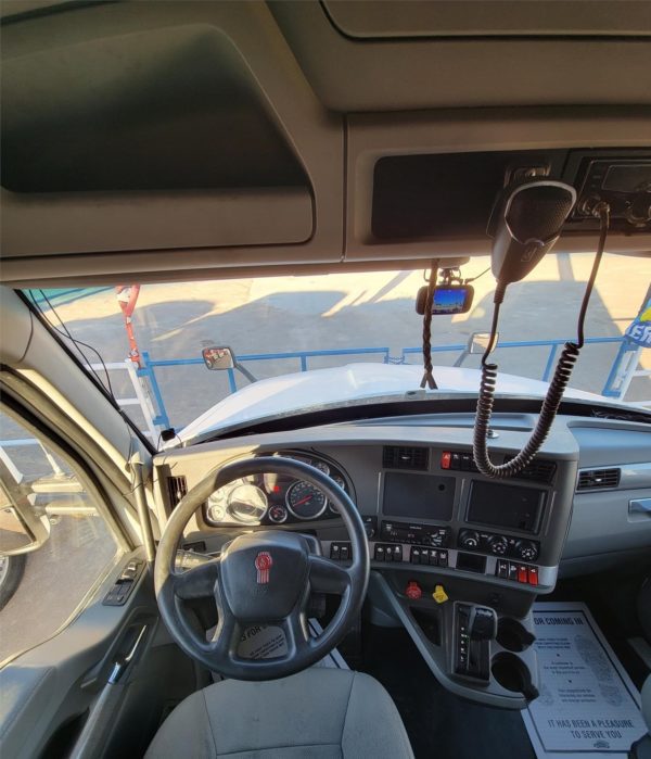 2017 KENWORTH T680 - Image 4
