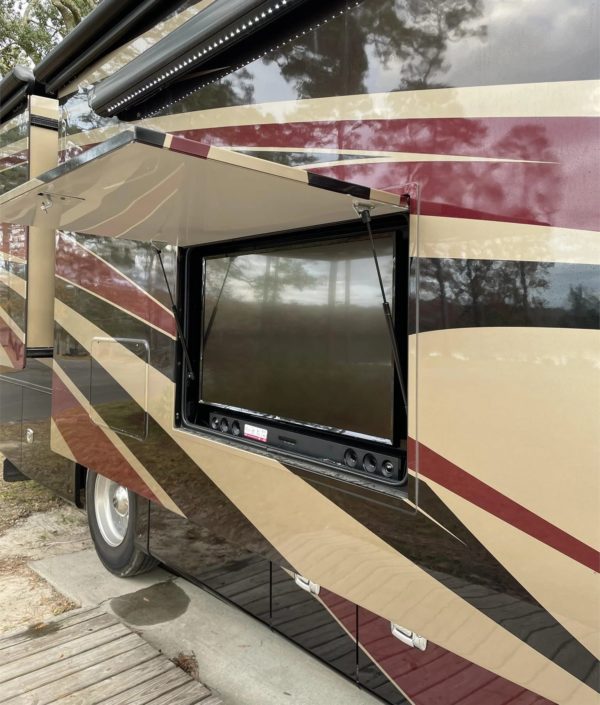 2018 Tiffin Phaeton 40AH  - Image 7