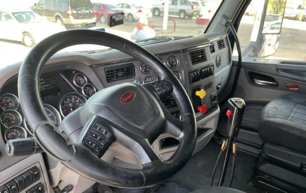 2016 PETERBILT 579 - Image 5