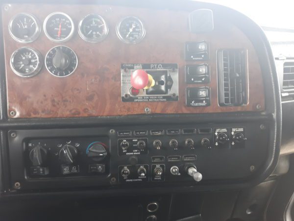 2002 Peterbilt & 2011 Air Ride Trailer - Image 7