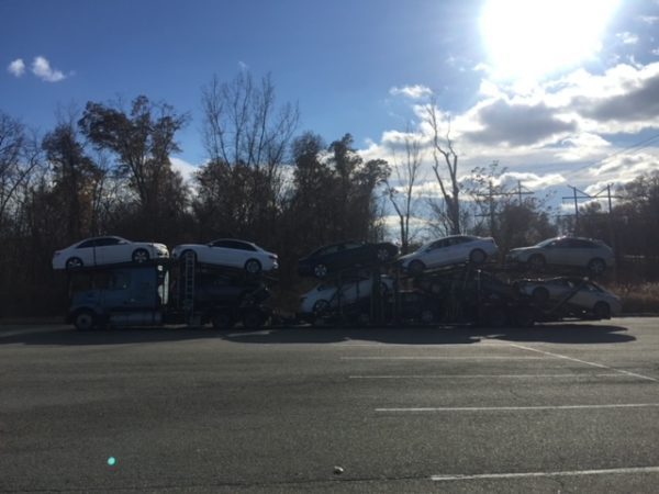 2015  Volvo VAH64300 and 2006 10 Car Carrier - Image 4