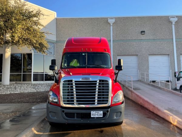 2015 Freightliner Cascadia 125 - Image 2