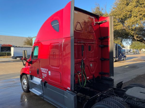 2015 Freightliner Cascadia 125 - Image 6