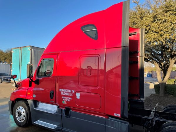 2015 Freightliner Cascadia 125 - Image 7