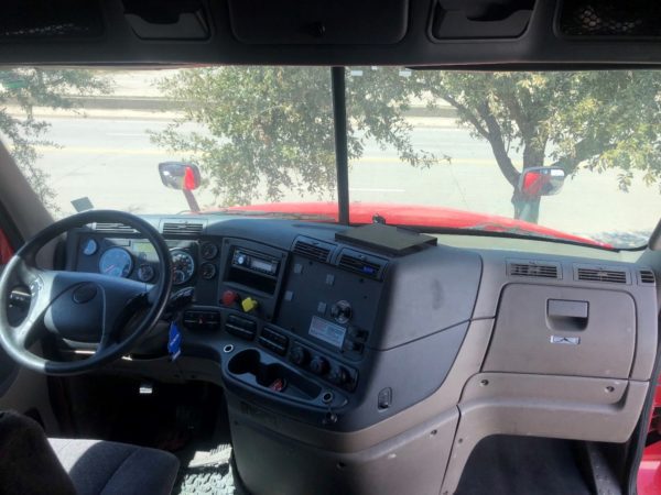 2015 Freightliner Cascadia 125 - Image 8