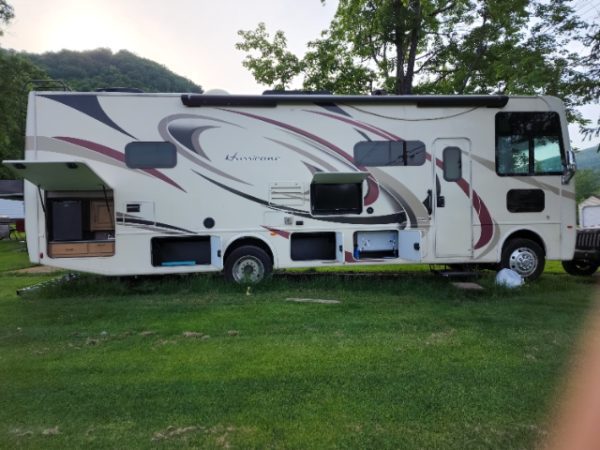 2017 Thor Motor Coach Hurricane 31s - Image 6