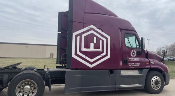 2017 Freightliner Cascadia 125 - Image 2