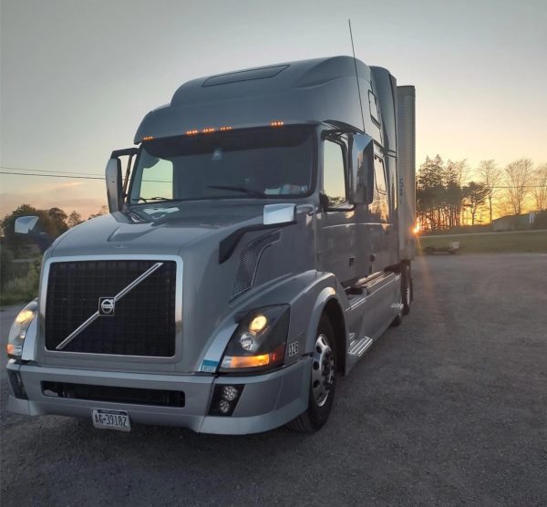 2015 Volvo VNL64T780 - Image 3
