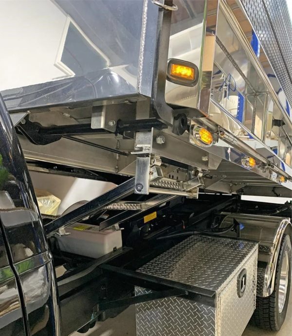 2015 Ford F550 Lariat Dump Truck - Image 6
