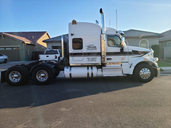 2018 Peterbilt 567 - Image 2