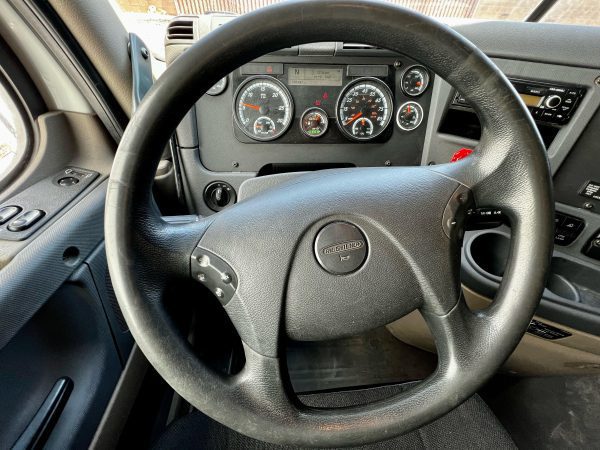 2017 Freightliner Cascadia 125 - Image 5