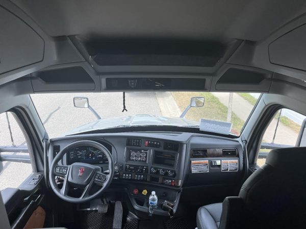 2023 Kenworth T680 - Image 14