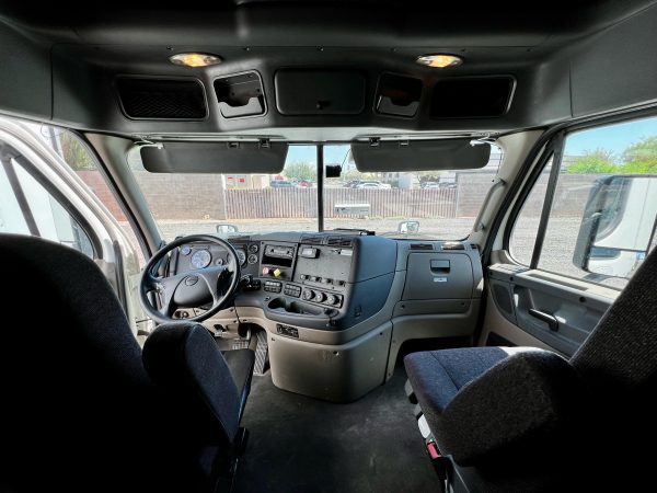 2017 Freightliner Cascadia 125 - Image 10
