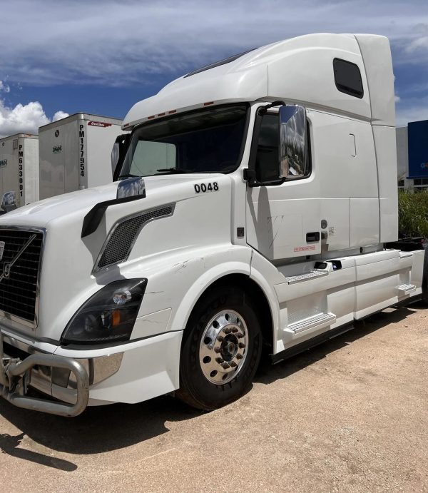 2016 Volvo VNL42T670 - Image 16