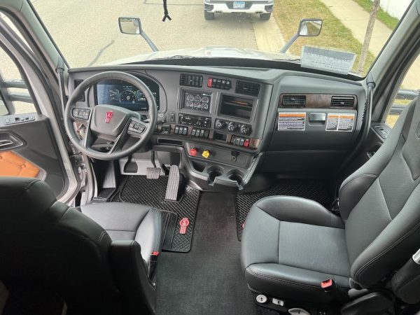 2023 Kenworth T680 - Image 17