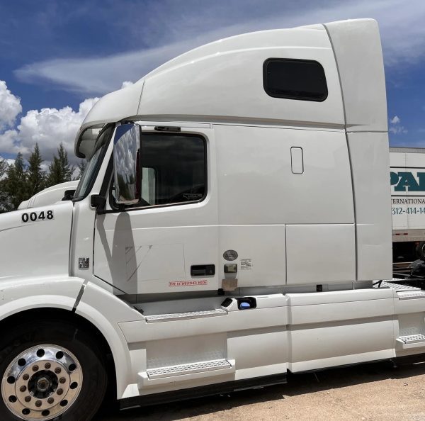 2016 Volvo VNL42T670 - Image 20
