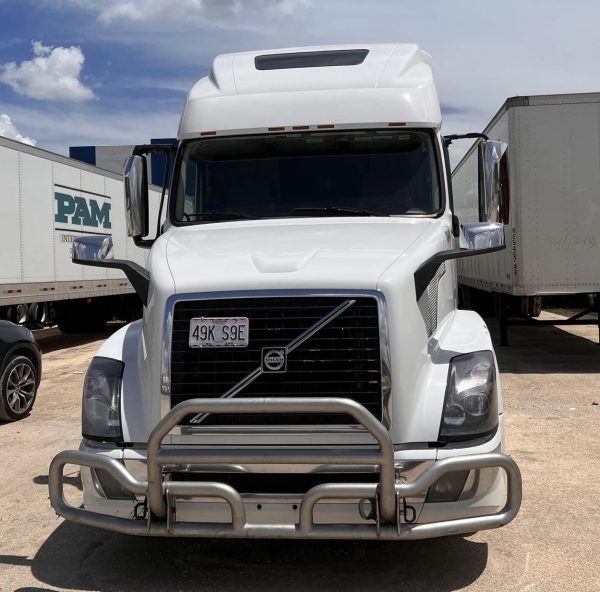 2016 Volvo VNL42T670 - Image 21
