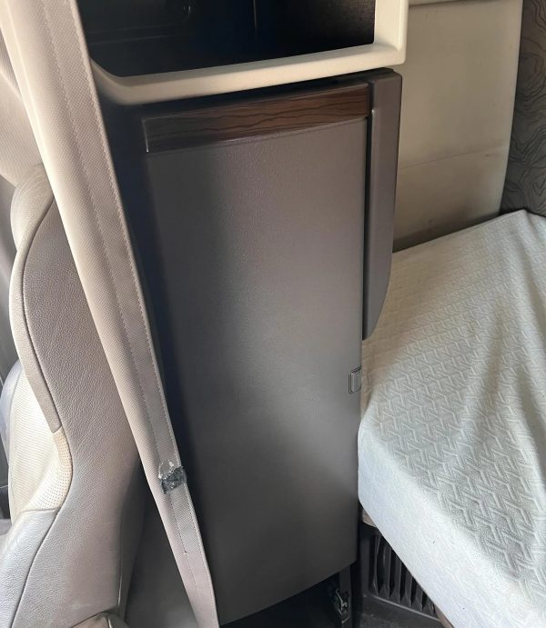 2016 Volvo VNL42T670 - Image 23