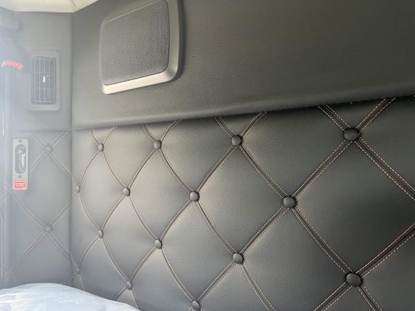 2023 Kenworth T680 - Image 23