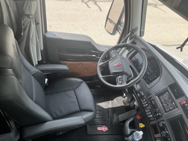 2023 Kenworth T680 - Image 27