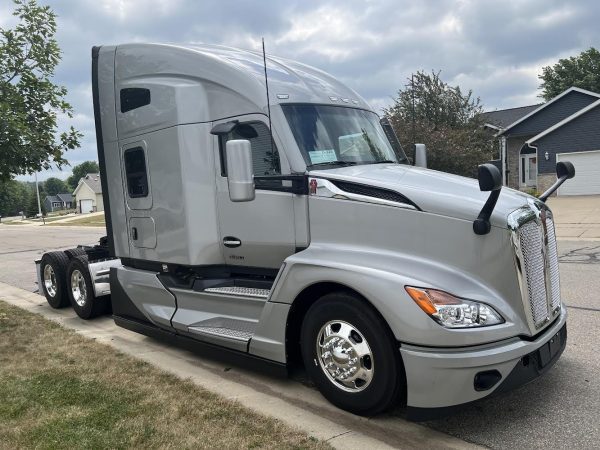 2023 Kenworth T680 - Image 2