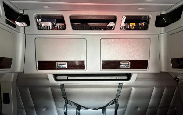 2022 Peterbilt 389 - Image 6