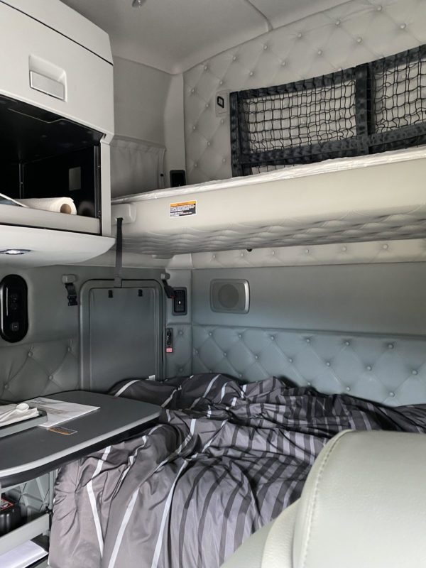 2016 Kenworth T680 - Image 7