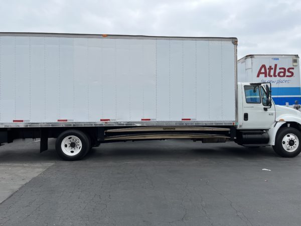 2005 International Durastar 4300 Box Truck - Image 3