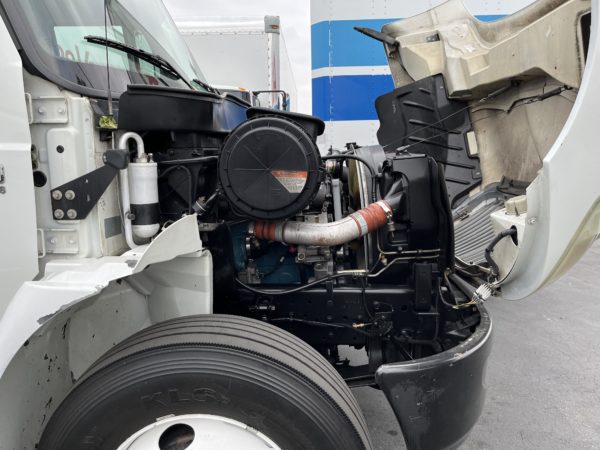 2005 International Durastar 4300 Box Truck - Image 4